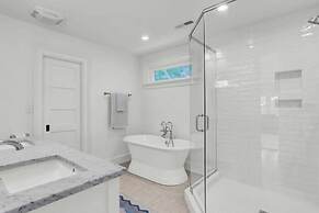 Be a Sullivans Local! 1307 Cove Avenue by Avantstay Pool + Outdoor Liv