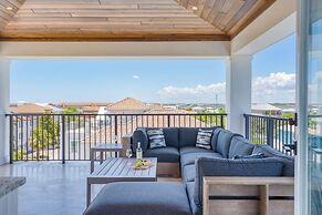 Emerald Evening by Avantstay 9bdr, Walk to Beach