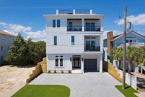 Emerald Evening by Avantstay 9bdr, Walk to Beach