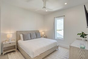 Emerald Evening by Avantstay 9bdr, Walk to Beach