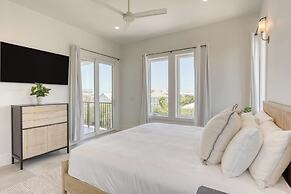 Emerald Evening by Avantstay 9bdr, Walk to Beach