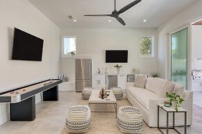 Emerald Evening by Avantstay 9bdr, Walk to Beach