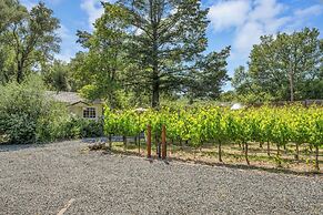 Grapevine Cottage by Avantstay Hobby Vineyard + Firepit