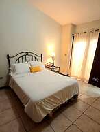 Nesthost Hotel Los Robles