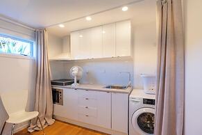 Wharetana Bay Villa with beach walkway