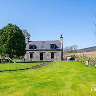 Kirkton Family Farmhouse With Hot Tub Alford Aberdeenshire