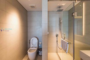 Blue Kites Residence by A La Carte