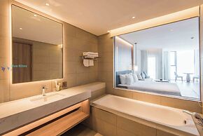 Blue Kites Residence by A La Carte