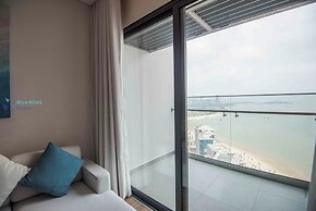 Blue Kites Residence by A La Carte