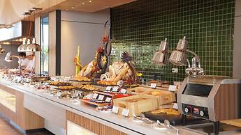 Blue Kites Residence by A La Carte