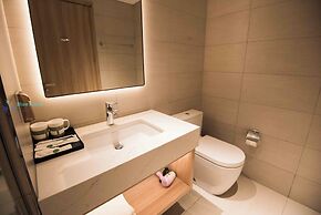 Blue Kites Residence by A La Carte