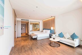 Blue Kites Residence by A La Carte