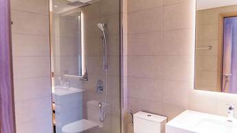 Blue Kites Residence by A La Carte