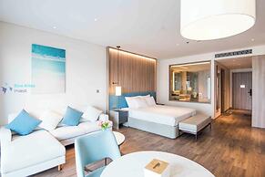 Blue Kites Residence by A La Carte