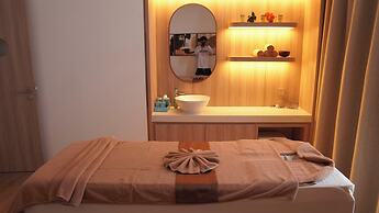 Blue Kites Residence by A La Carte