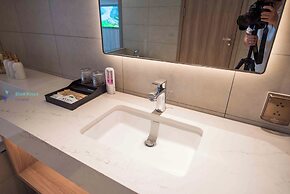 Blue Kites Residence by A La Carte