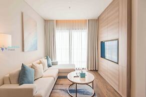 Blue Kites Residence by A La Carte