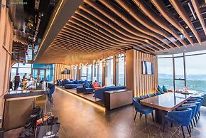 Blue Kites Residence by A La Carte