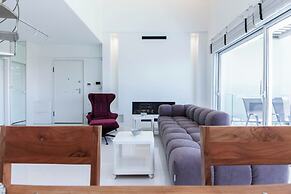 Marousi 2 Bd Luxury Living w Shared Pool