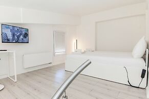 Marousi 2 Bd Luxury Living w Shared Pool