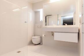 Marousi 2 Bd Luxury Living w Shared Pool