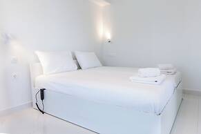 Marousi 2 Bd Luxury Living w Shared Pool