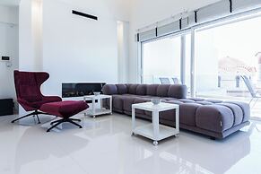 Marousi 2 Bd Luxury Living w Shared Pool