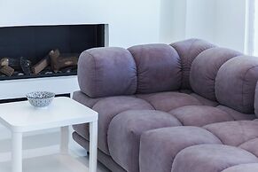 Marousi 2 Bd Luxury Living w Shared Pool