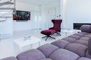 Marousi 2 Bd Luxury Living w Shared Pool