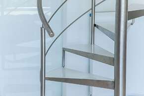 Marousi 2 Bd Luxury Living w Shared Pool