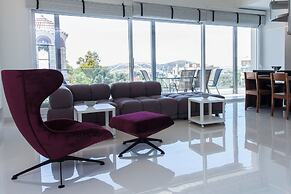 Marousi 2 Bd Luxury Living w Shared Pool