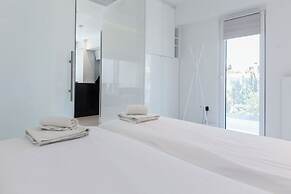 Marousi 2 Bd Luxury Living w Shared Pool