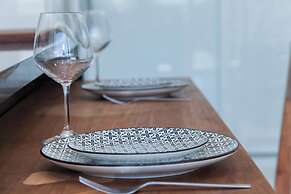 Marousi 2 Bd Luxury Living w Shared Pool