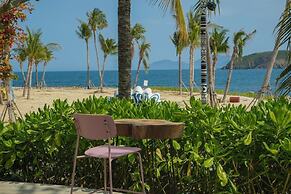 Cozy Front Beach House wid Private Beach