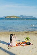 Cozy Front Beach House wid Private Beach