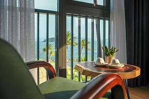 Cozy Front Beach House wid Private Beach