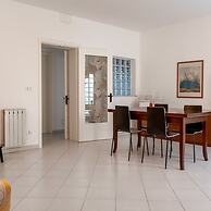 Comfy Central Apartment by Wonderful Italy