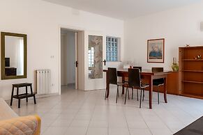 Comfy Central Apartment by Wonderful Italy