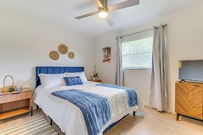 Coastal Family Getaway - Walk to Pelican Beach!