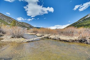 Spacious Leadville Retreat w/ Hot Tub & Gas Grill