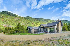 4 Mi to Dtwn: Leadville Retreat w/ Hot Tub!