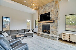 4 Mi to Dtwn: Leadville Retreat w/ Hot Tub!