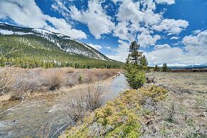 Spacious Leadville Retreat w/ Hot Tub & Gas Grill