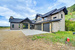 4 Mi to Dtwn: Leadville Retreat w/ Hot Tub!