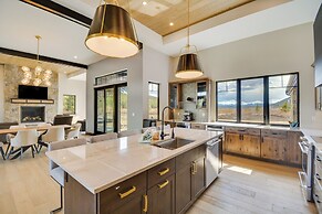 4 Mi to Dtwn: Leadville Retreat w/ Hot Tub!