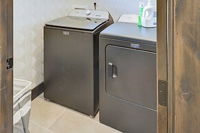 4 Mi to Dtwn: Leadville Retreat w/ Hot Tub!