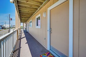 Breezy Carolina Beach Condo w/ Balcony & Pools!