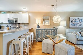 Breezy Carolina Beach Condo w/ Balcony & Pools!