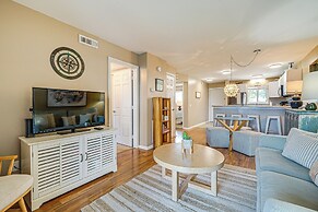 Breezy Carolina Beach Condo w/ Balcony & Pools!