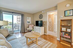 Breezy Carolina Beach Condo w/ Balcony & Pools!
